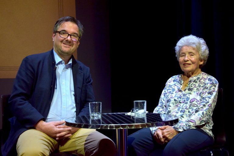 Zeitgeschichtetag zum Gedenkjahr 1945: Christof Thöny mit Zeitzeugin Agnes Hirschi