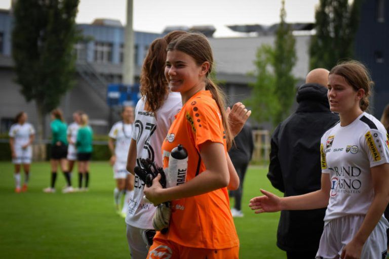 Julie Weiland gibt das Debüt im Frauen U-17-Nationalteam von Österreich.