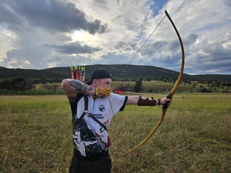 Bogenschütze Brandon Köhlmeier sicherte sich bei der WBHC in Südafrika ersten Platz.