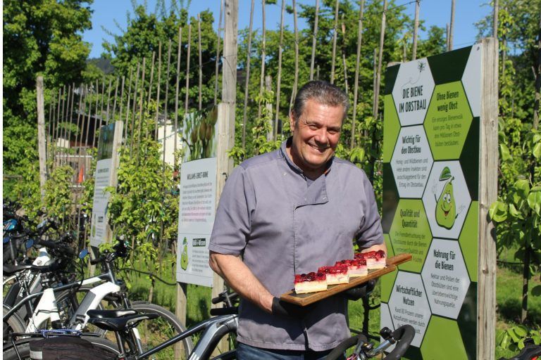 Sommerlicher Bilderbuch-Feiertag am See: Saisoneröffnung auch im speziellen Ambiente der Genusskiste im Obstgarten in Hörbranz, wo Eric Wiederin und sein Team alle Hände voll zu tun hatten, den Gästeansturm zu bewirten.