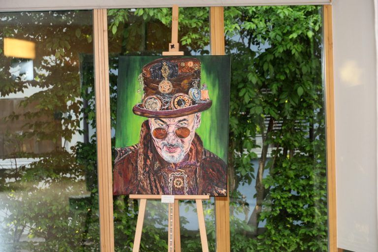 Melitta Ratz: Kunst im Pfarrsaal: „der Zeitreisende“ von Melitta Ratz