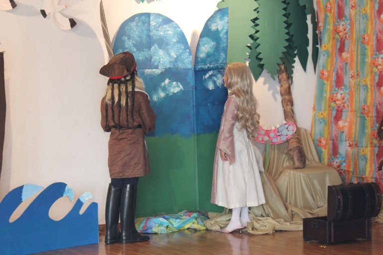 Die magische Schatztruhe: Theater voller Fantasie: Der Eingang in das Fantasieland.