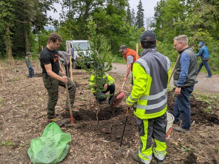Sulz Bürgermeister Michael Schnetzer (r.) war mit viel Einsatz dabei.