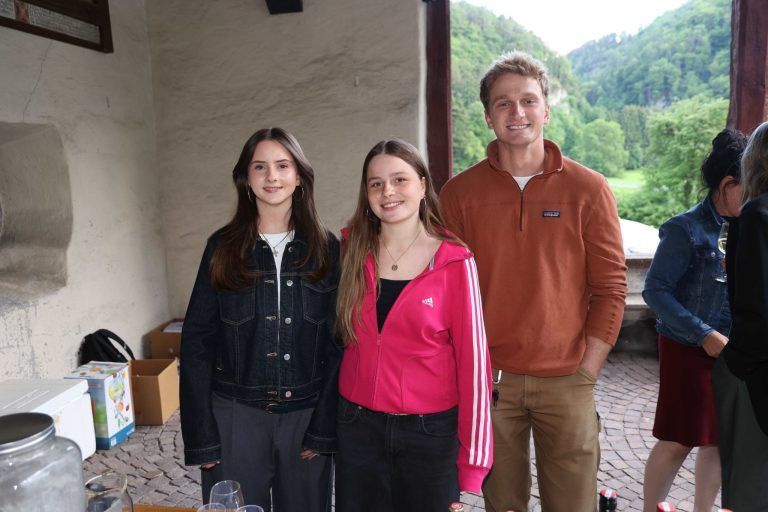 Besinnliches, Musik in Natur und Kirche: Franziska Staudach, Salome Schnetzer und Jake.