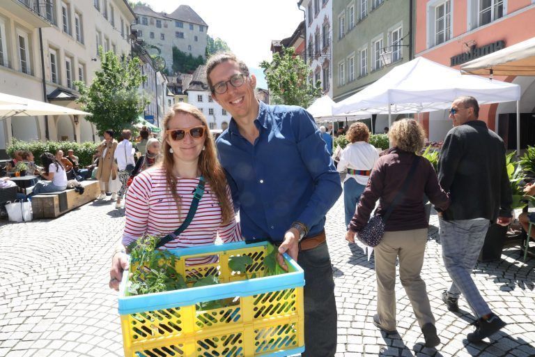 Chance auf alte Pflanzensorten: Mareike Gerz und Christian Hartner waren zum ersten Mal da und danden das Angebot "super".