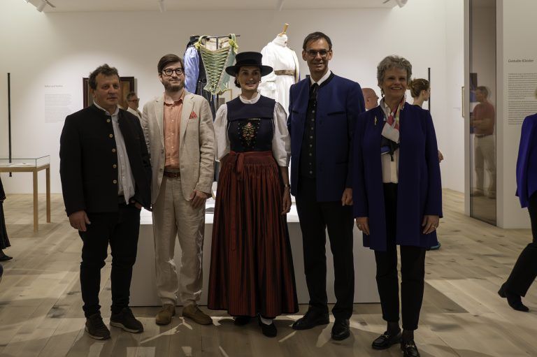 Die Sommerausstellung - Im Gewand, Angelika Kauffmann und die Mode ist eröffnet