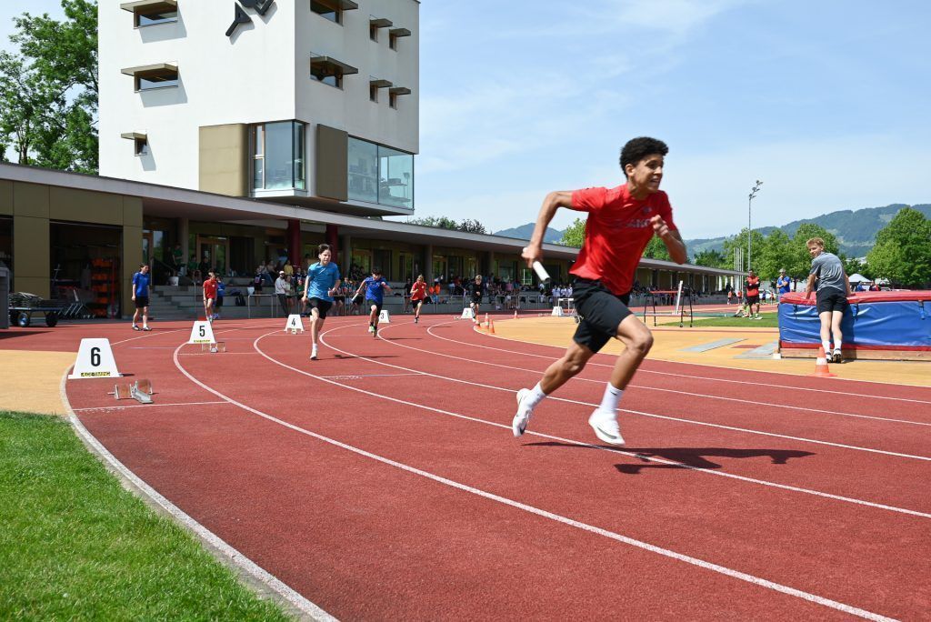 Leichtathletik-Talente im Dreikampf