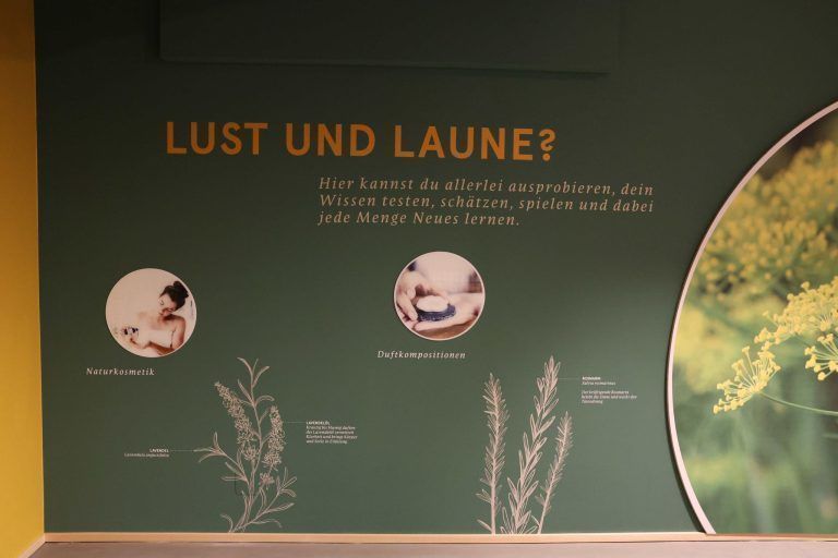 Entdeckungstour durch die Welt der Düfte: In der Erlebniswelte wird man zur Interaktivität aufgefordert.