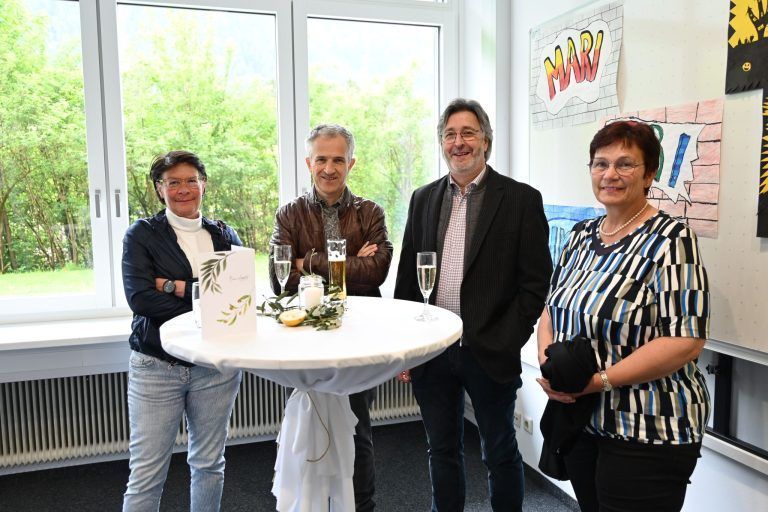 Lebendiger Ort des Lernens: Bürgermeisterin Barbara Mathies, Thomas Dür, Oswald Wachter und Dorothee Wachter genossen das Menü der Schüler.