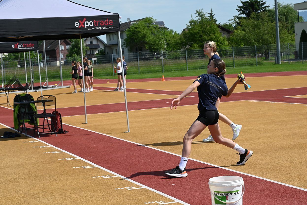 Leichtathletik-Talente im Dreikampf: Erstmals war beim Dreikampf auch der Fortex-Wurf erlaubt.