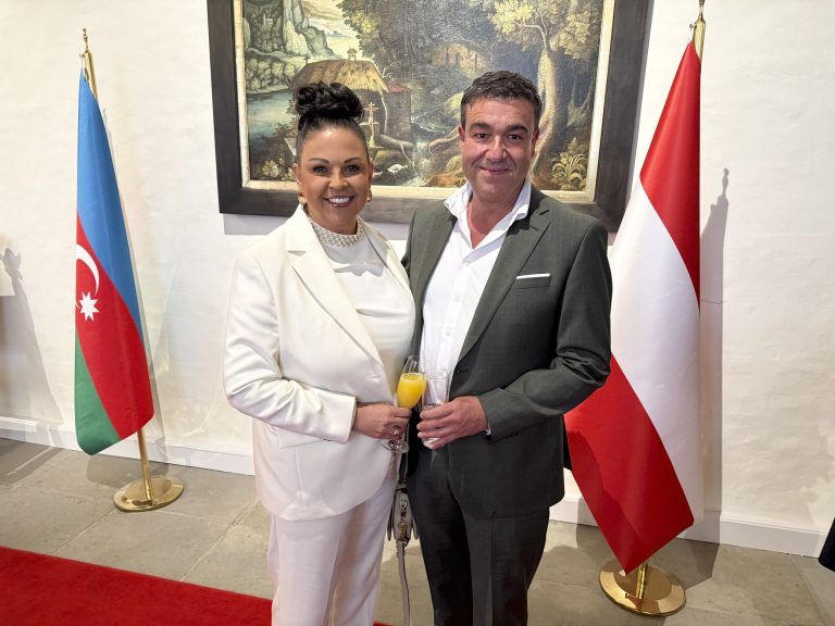 Isabella und Heiko Dobler beim Sektempfang