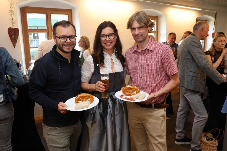 Zwei "Löschmittel" auf einem Nenner: Stadträte Andreas Fritz-Wachter (l) und Bernhard Corn mit Vizebgm. Andrea Mallitsch.