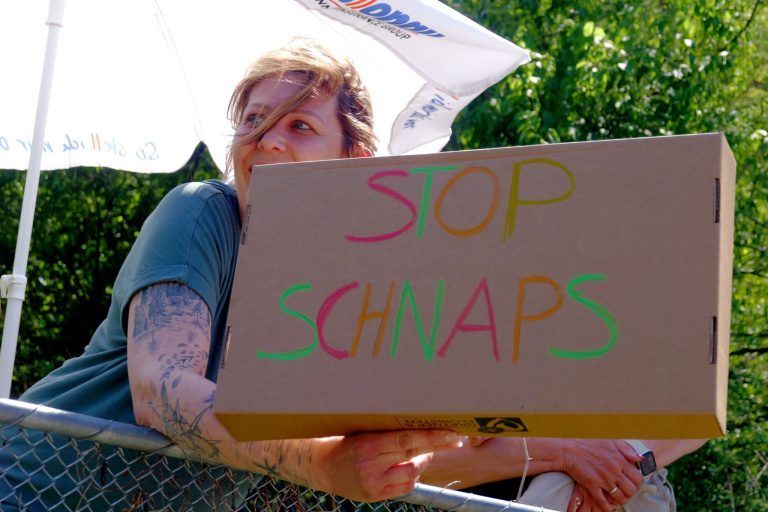 Erster Mai mit zünftiger Blasmusik dabei: „Stop, Schnaps“ – Familie Matt-Marchetti sorgte für Schmunzeln und Stärkung.