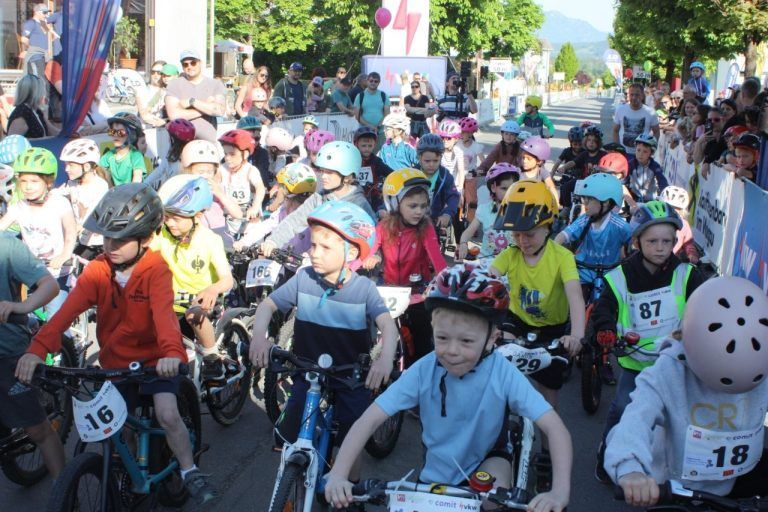Volle Radsportbegeisterung beim Käferle Kids Cup : Viele Teilnehmer waren schon Nervös vor dem ersten Start eines Radrennen.