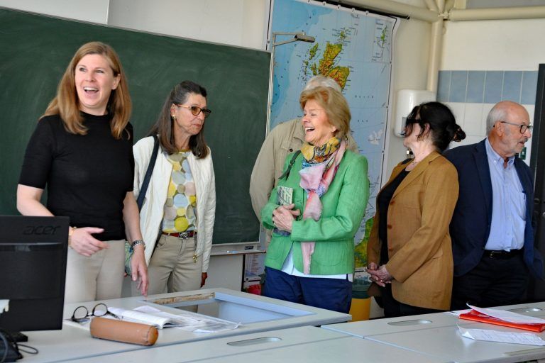 Nach 60 Jahren zurück am BG Dornbirn: Lateinlehrerin Birgit Schlachter freute sich über den Besuch im Unterricht.