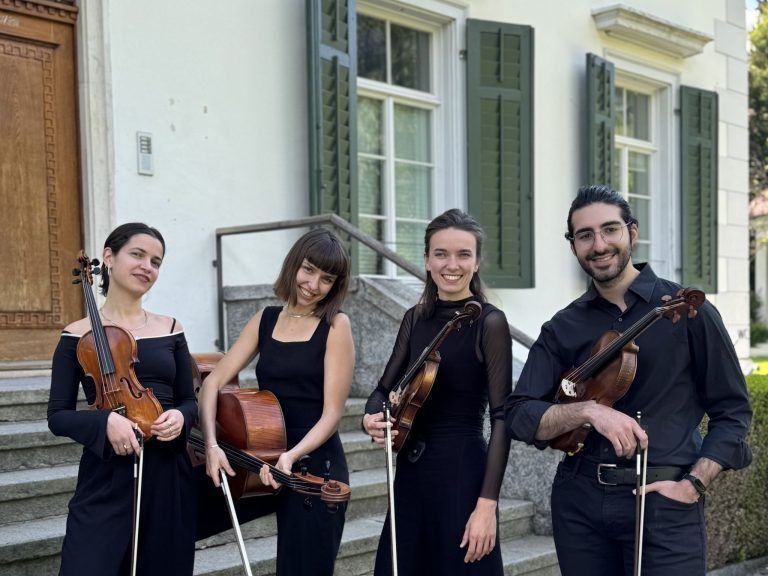 Das Alou String Quartet mit Myrsini Bekakou, Esther Thoben, Alma Gröning und Aydin Bayramgolu in der Villa Falkenhorst.