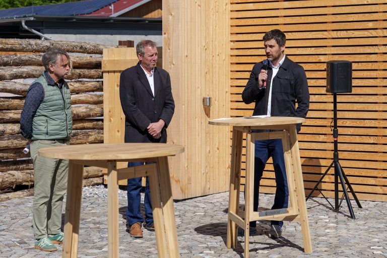 Tag der offenen Tür im Aktionsraum Naturgefahren: v.li. Bürgermeister Thomas Zudrell, Sektionsleiter DI Gerald Jäger von der WLV Vorarlber und Christoph Walser von den Montafoner Museen bei den Eröffnungsansprachen.