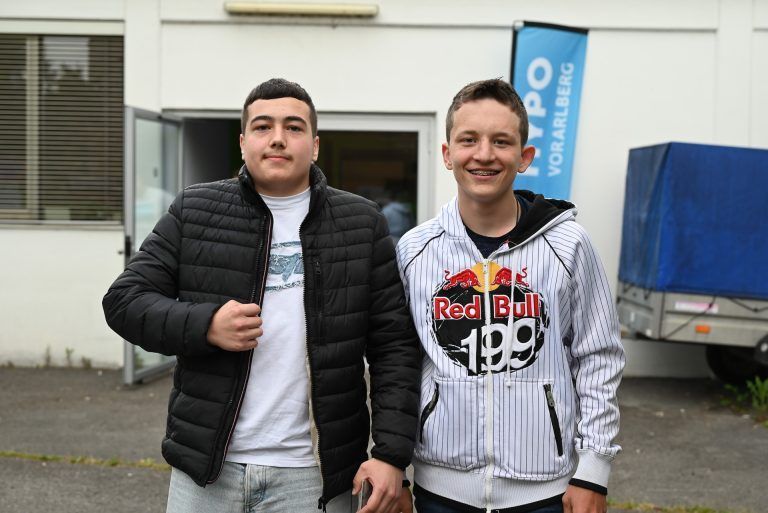 Jugendliche feiern erste HypeNight: Boschko und David kamen zu zweit.