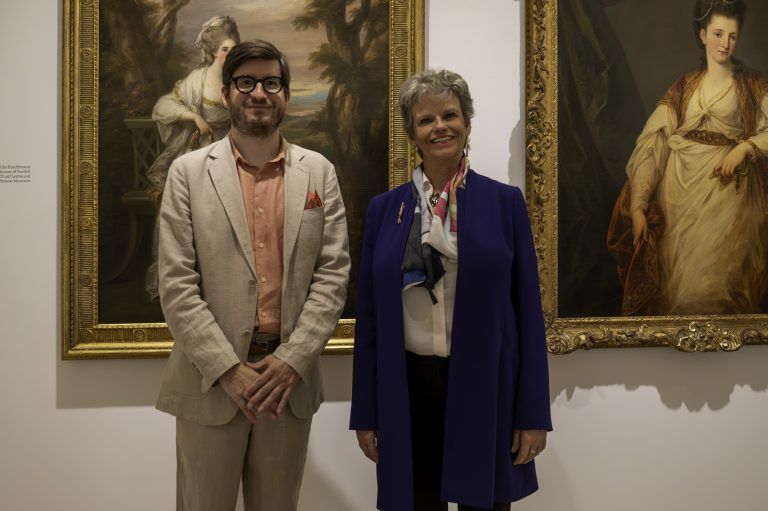 Kunst und Mode vereint: Ausstellungskurator Thomas Hirtenfelder und die neue Vereinsobfrau Sabine Haag