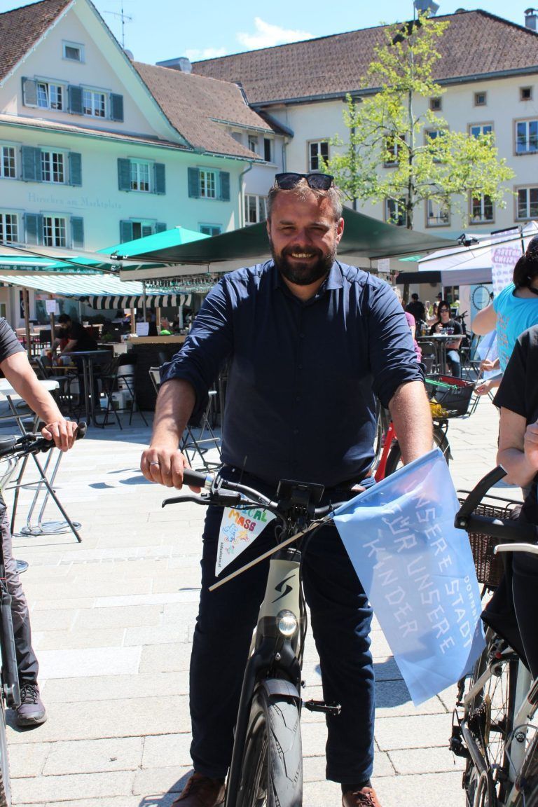 Volle Fahrt voraus – Dornbirn rollt los : Unser frisch gewählter Bürgermeister fuhr bei der Radparade mit.