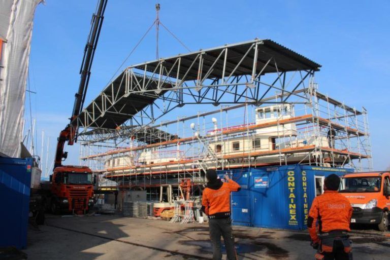 Fontainebleau – sag niemals nie . . .: Wie der Zufall so spielt: 2018 gab es in der Fußacher Werft ein besonderes „Jahrgängertreffen“, als die Oesterreich – ebenso wie die Konstanz 1928 in Dienst gestellt – gleichzeitig dort „in Arbeit“ waren.