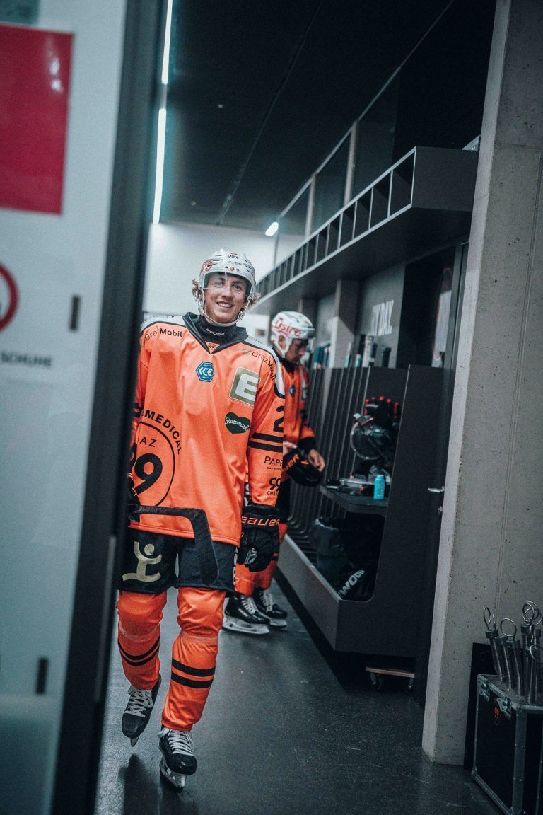 Pure Leidenschaft auf dem Eis: Lenz Moosbrugger spielt nun in der Ice League bei den Graz 99ers. (Mäz Stadlober)