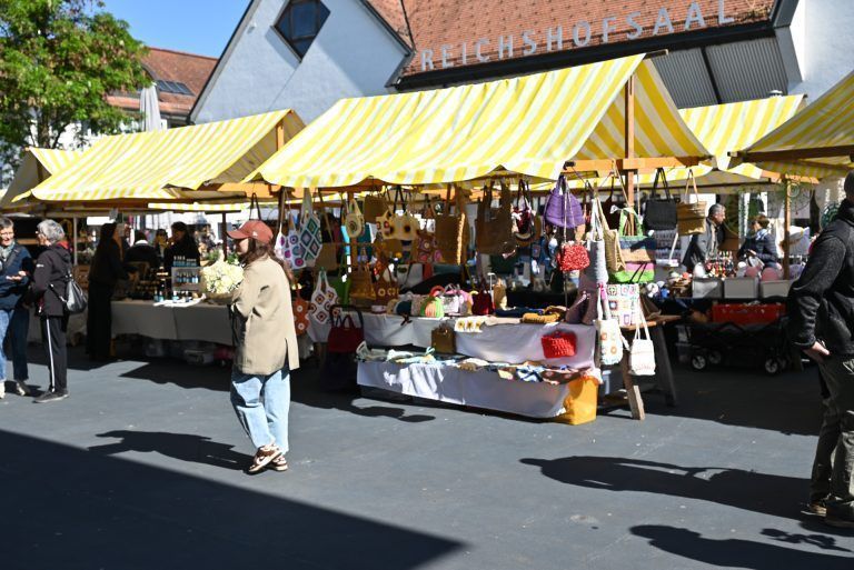 Muttertagsmarkt lockt Besucher an: Bei bestem Wetter konnten die Marktbesucher den Vormittag genießen.