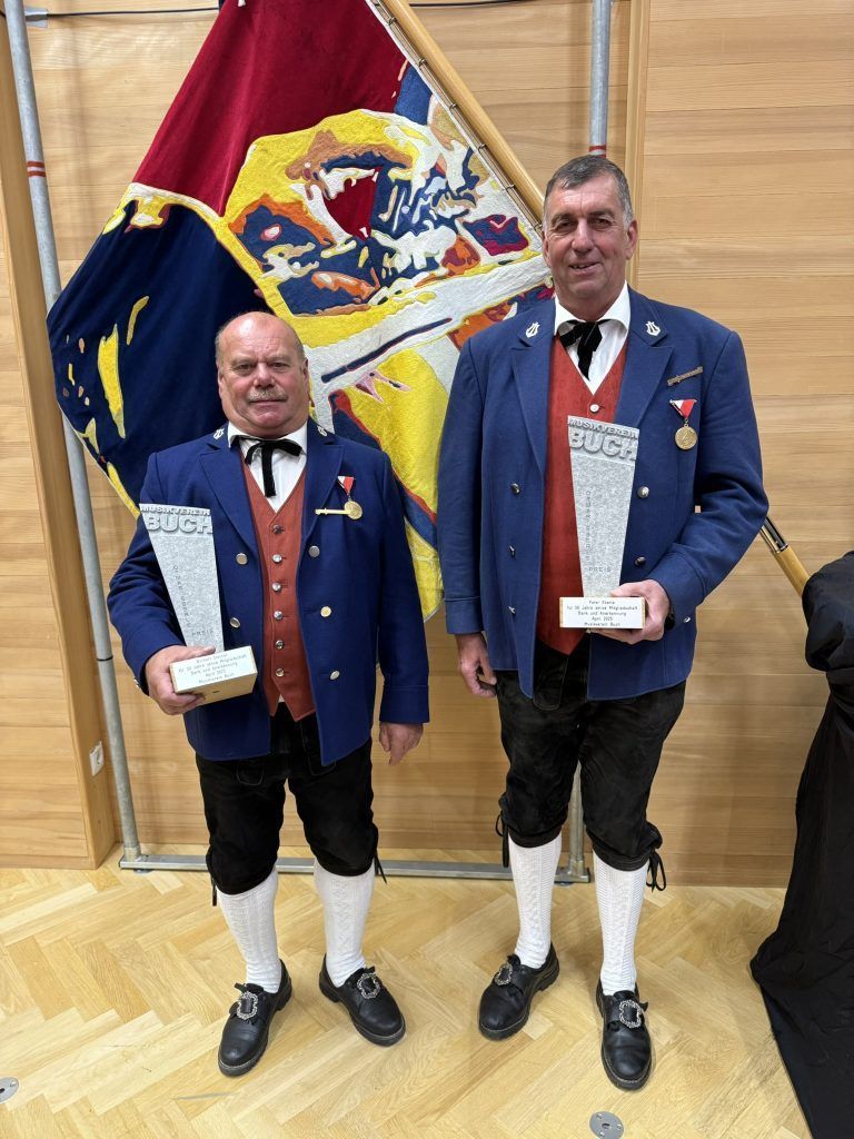 Klangerlebnis, das unter die Haut geht : Ein Leben für die Blasmusik: Norbert Steurer und Peter Eberle sind jeweils seit 50 Jahre aktiv dabei