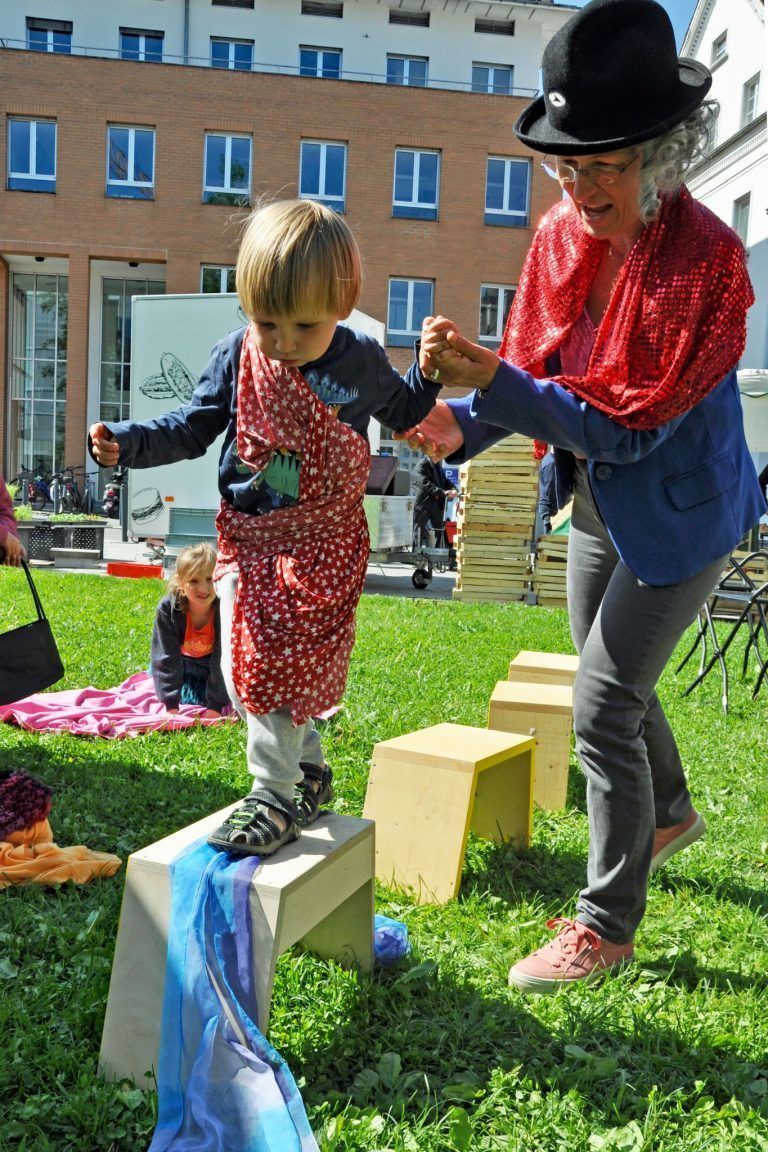 Heilung durch kreatives Rollenspiel: Die Kinder konnten erste Erfahrungen mit dem Psychodrama machen.