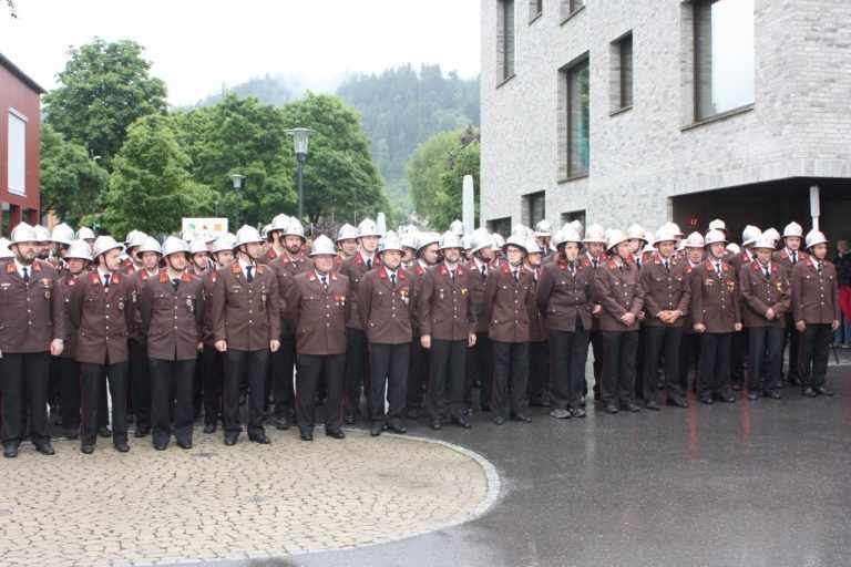 Neues Tanklöschfahrzeug der Feuerwehr Sulz übergeben: Für die Ortsfeuerwehr Sulz ein großer Feiertag.