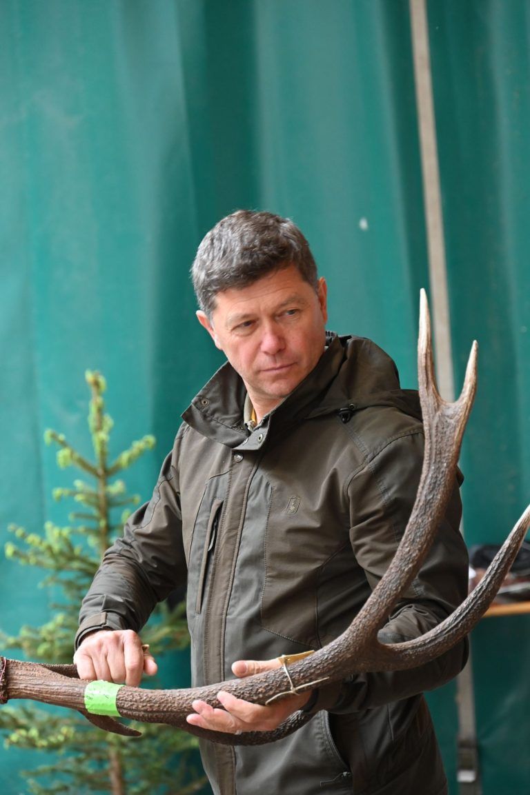 159 Hirschgeweihe zum Jubiläum: Die Geweihe wurden begutachtet.