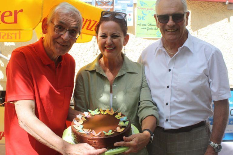 Spendenpapst Quadro Ernst knackt 100.000 Euro: Gaumenfeines Irmgard Ender mit Quadro Ernst und Edgar Mayer wird sicher eine Extra-Torte anfertigen.