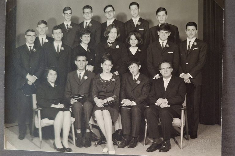 Nach 60 Jahren zurück am BG Dornbirn: Auch damals posierte man fürs Erinnerungsalbum.