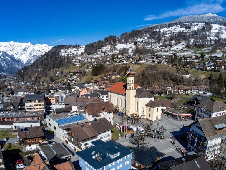 Drohne, Luftbilder, Drohnenbilder - Schruns, Pfarrkirche Schruns