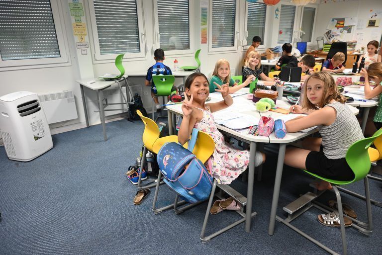 Hitzewelle belastet Ausweichschule am Schlatt: Die Freude bei den Schülern ist groß. Endlich ist es wieder kühl im Schulraum.
