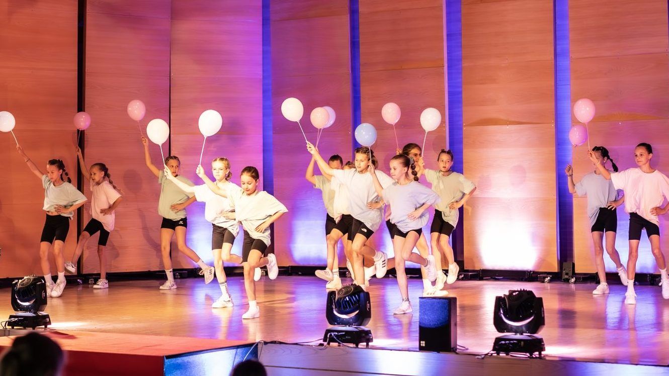 „Freuden, Tanz und kleine Wunder“: Rhythmen und Akrobatik