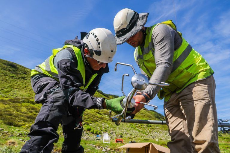 Spektakulärer Einsatz im Hochgebirge: Der Windmessmast auf der Alpe Rauz steht
