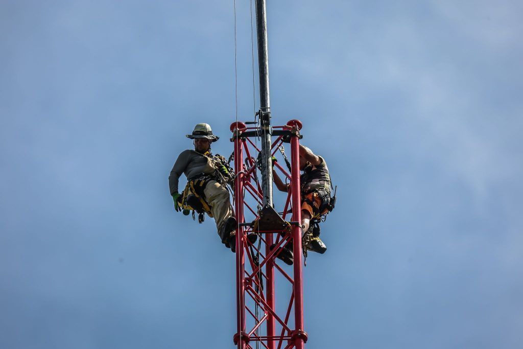 Spektakulärer Einsatz im Hochgebirge: Der Windmessmast auf der Alpe Rauz steht