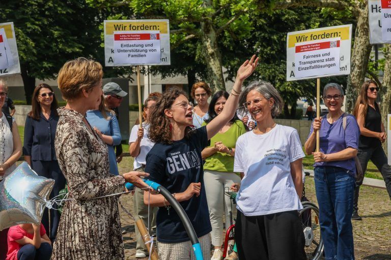 13.000 Unterschriften und eine Einladung