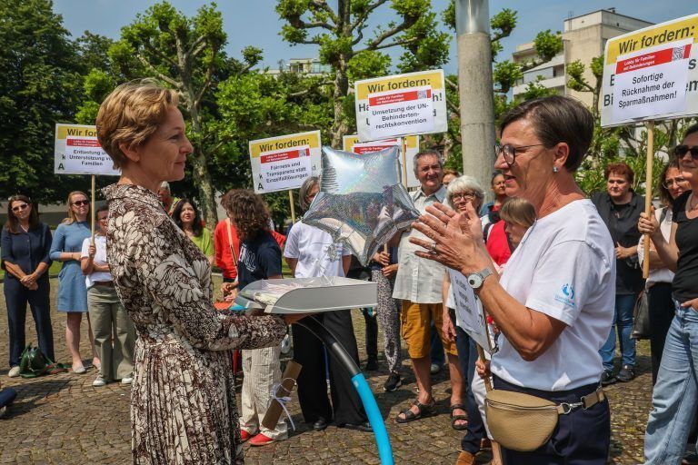13.000 Unterschriften und eine Einladung