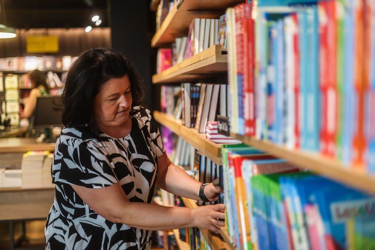 "Kinder sollen zu einem Buch kommen": Buchhändlerin Armila Hafuric über ihre Mission bei der Buch am Bach