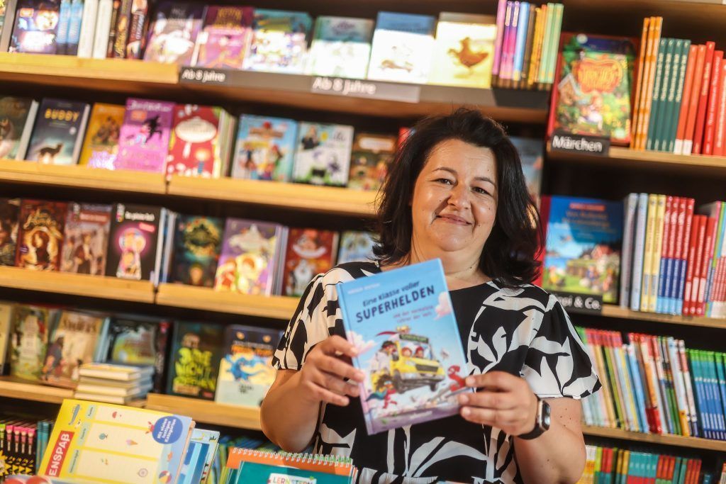 &#8220;Kinder sollen zu einem Buch kommen&#8221;: Buchhändlerin Armila Hafuric über ihre Mission bei der Buch am Bach