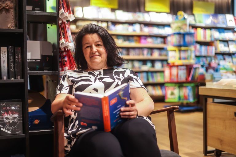"Kinder sollen zu einem Buch kommen": Buchhändlerin Armila Hafuric über ihre Mission bei der Buch am Bach
