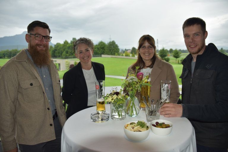 Unternehmerabend von "Linher/Koch": Willi Gesson mit Denise (Fa. Stolz) sowie Stefanie u. Benjamin Böckle (Lebenshilfe)