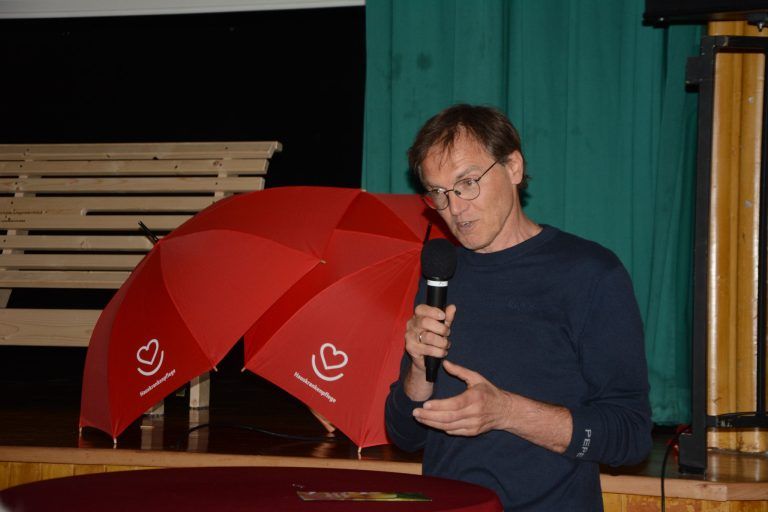 „Kleine Ernährungsreise rund um die Welt“ : Dr. Armin Winder präsentierte einen interessanten Vortrag. (Foto: NAM)