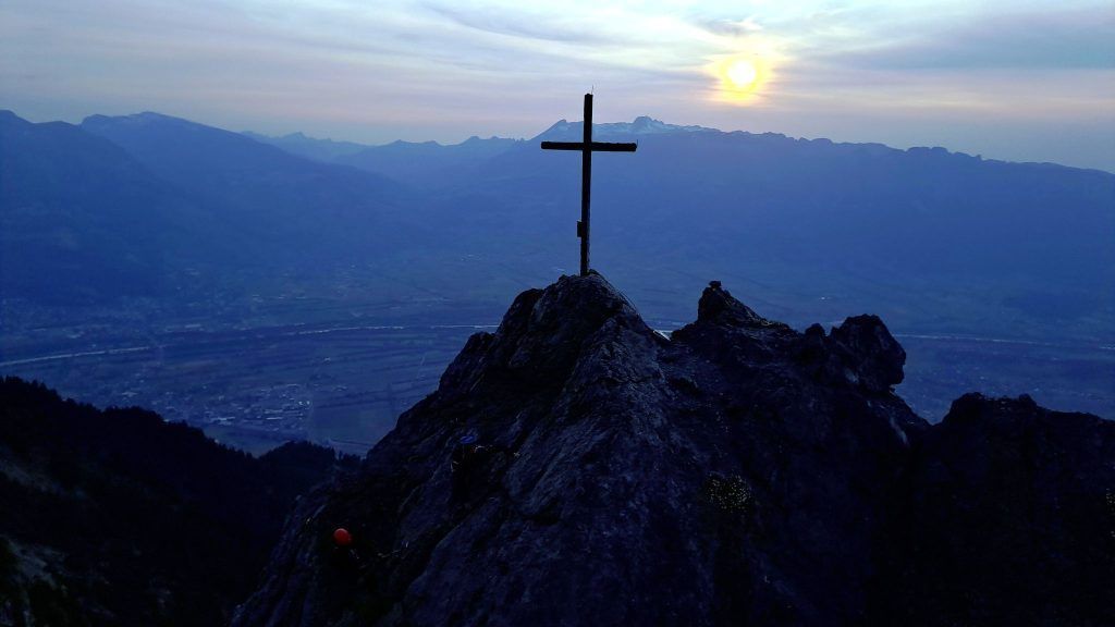 Sonnwendfeuer auf den Berggipfeln