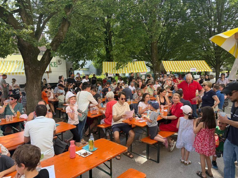 Unter den Linden wurde wieder gefeiert!: Die Volksschule Kirchdorf feierte