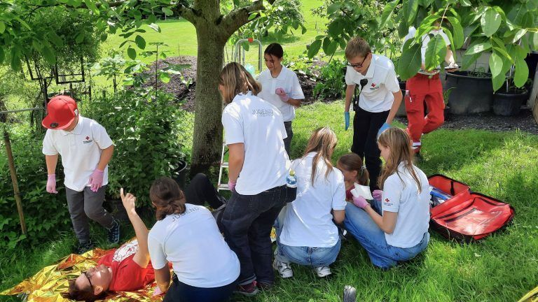 Hand in Hand arbeitete der Nachwuchs aus den Rotkreuz-Jugendgruppen Buch und Andelsbuch bei den Übungsszenarien zusammen