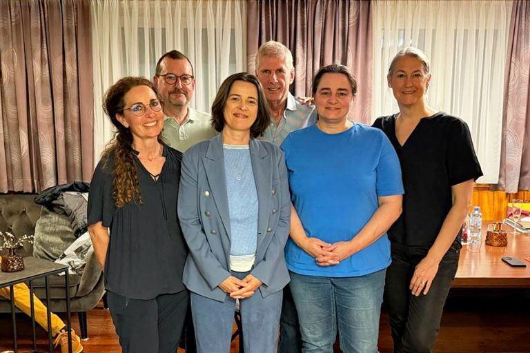 Der Verein Sonnenblume startet in eine neue Ära: Der alte Vorstand: v. l. n. r. : Brigitte Selb, Burkhard Dünser, Alexandra Nussbaumer, Alexander Kantner, Sabine Ibounig und Manuela Ortner.