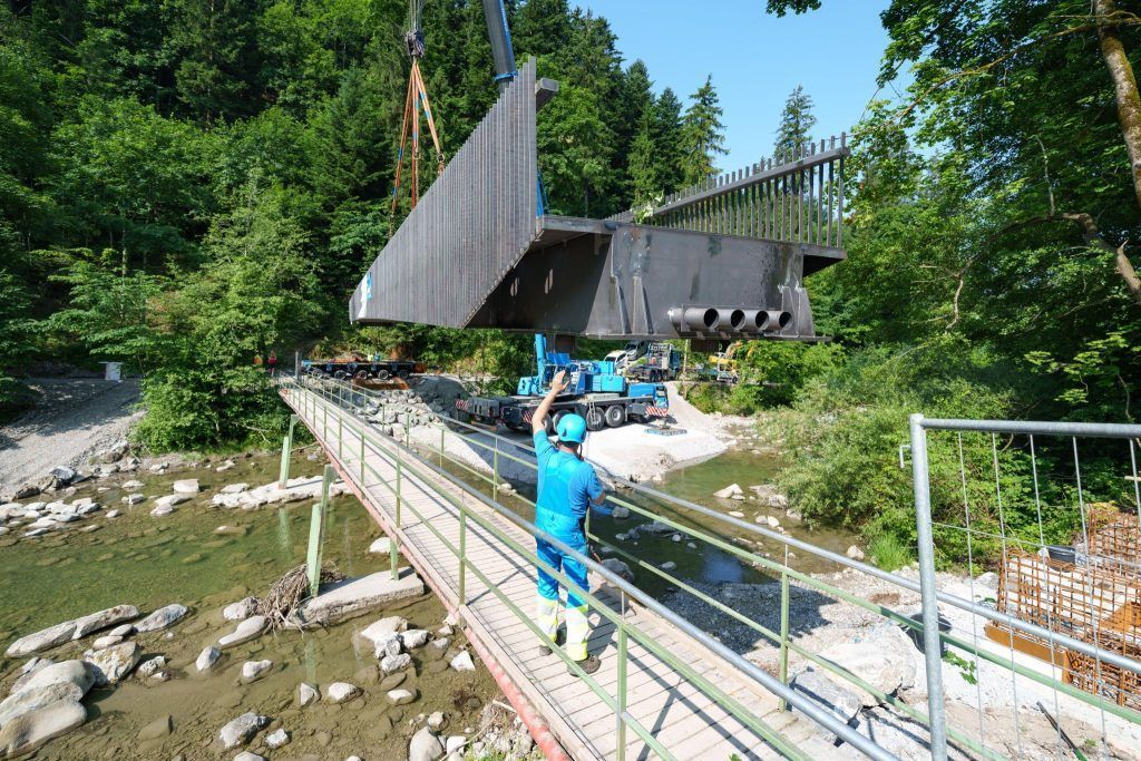 Wenn 58 Tonnen Stahl sanft einschweben